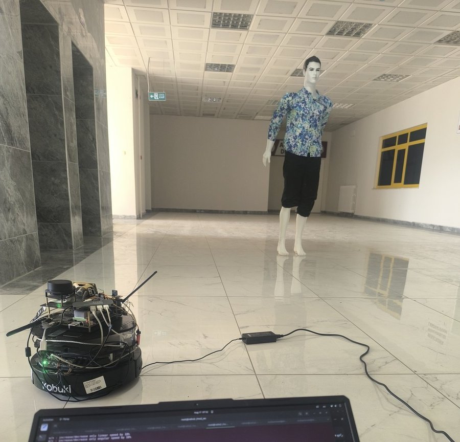 A mannequin standing in front of the robot, with no heat signature